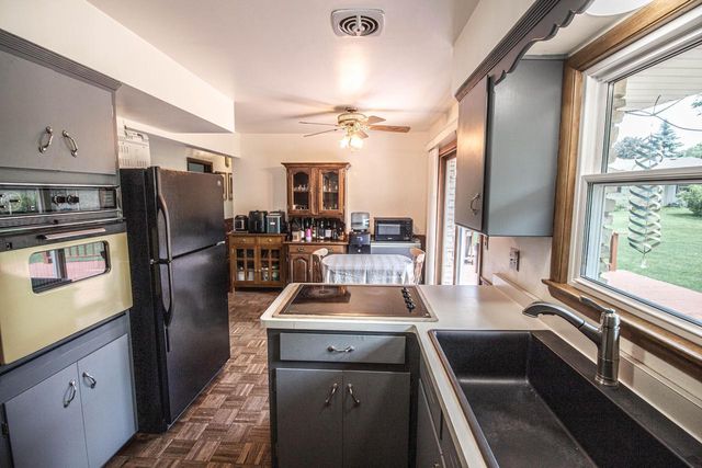 W222N8150 Plainview PARKWAY, Lisbon, WI 53089