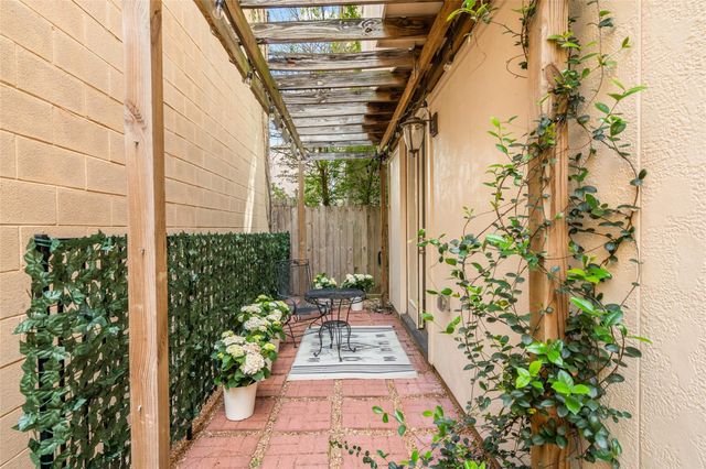 5634 Kiam Street C, Houston, TX 77007