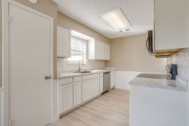 1812 Briar Run, Benbrook, TX 76126