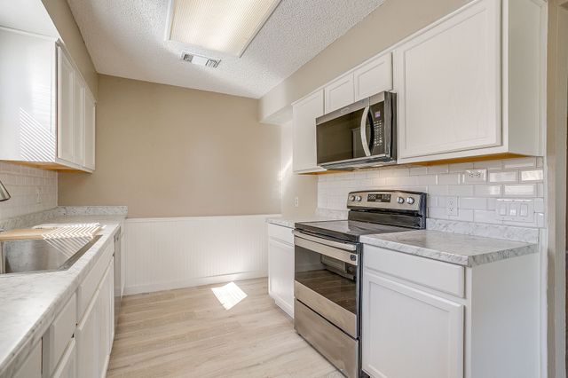 1812 Briar Run, Benbrook, TX 76126