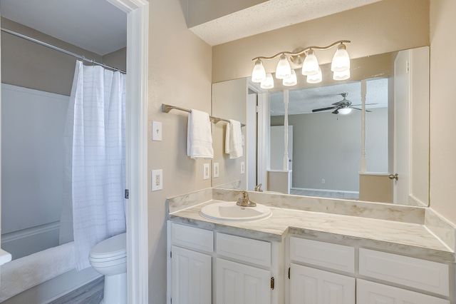 1812 Briar Run, Benbrook, TX 76126