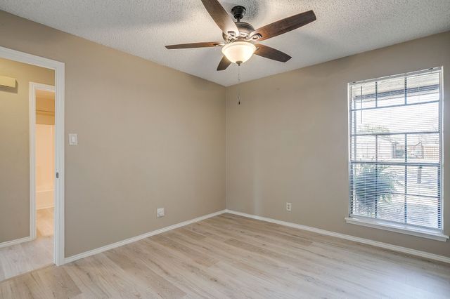 1812 Briar Run, Benbrook, TX 76126