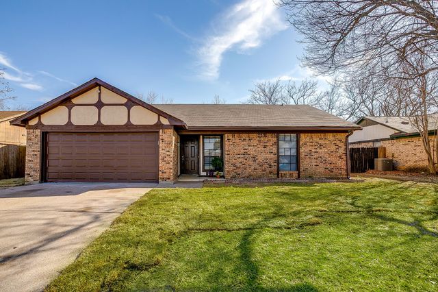 1812 Briar Run, Benbrook, TX 76126