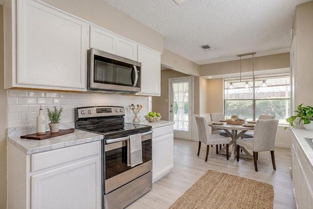 1812 Briar Run, Benbrook, TX 76126