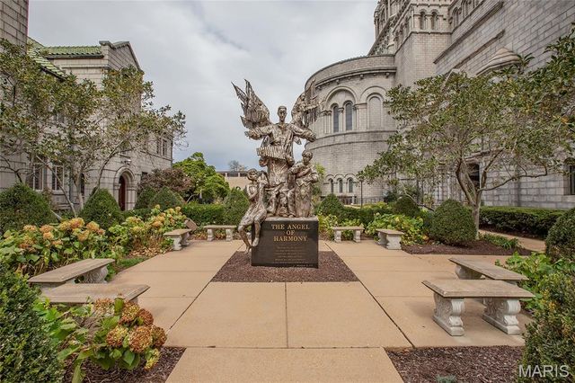 327 N Boyle Avenue, St Louis, MO 63108