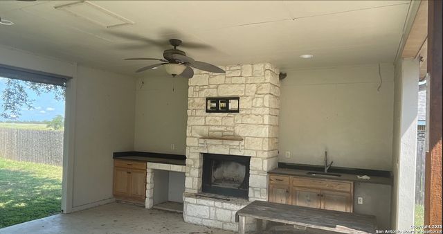 152 Castle Breeze Drive, Seguin, TX 78155