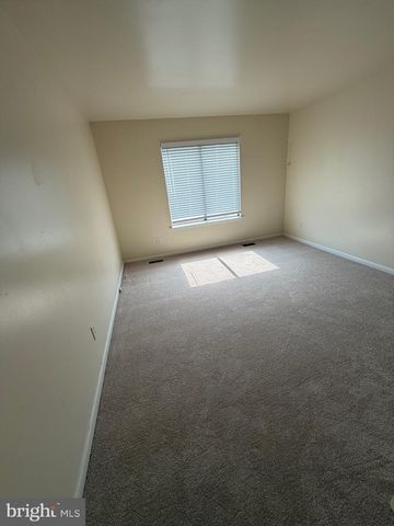 6 CAVALLERO CT, New Castle, DE 19720