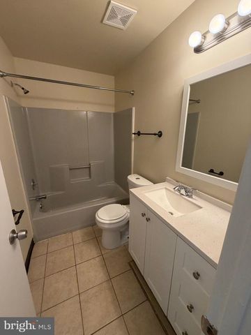6 CAVALLERO CT, New Castle, DE 19720