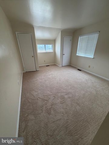 6 CAVALLERO CT, New Castle, DE 19720
