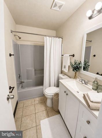 6 CAVALLERO CT, New Castle, DE 19720