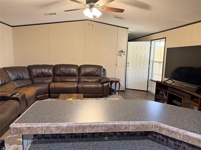 291 Leaning Oak Drive, Point Blank, TX 77364