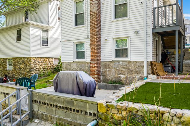 68 Raymond Street, New London, CT 06320