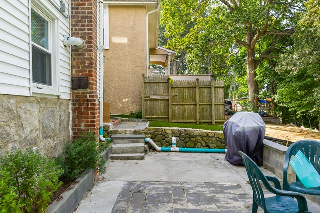 68 Raymond Street, New London, CT 06320