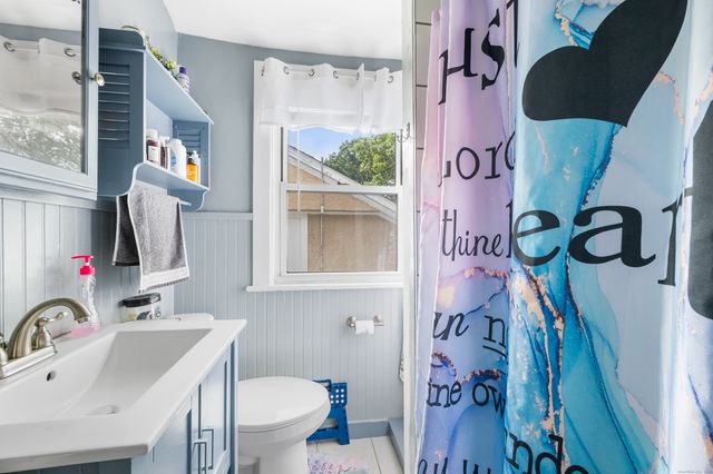 68 Raymond Street, New London, CT 06320