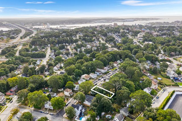 68 Raymond Street, New London, CT 06320