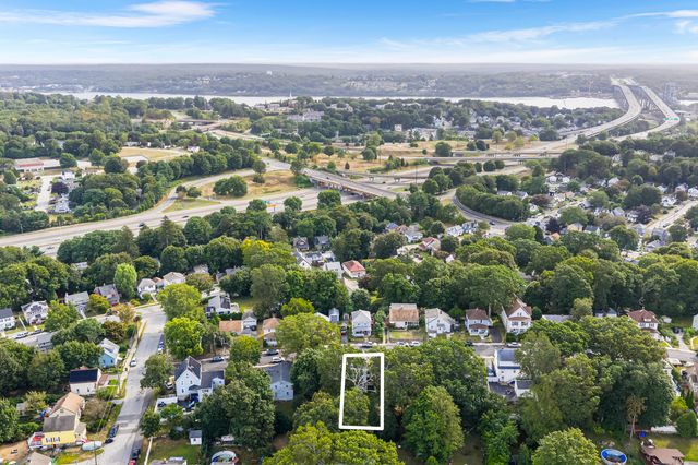 68 Raymond Street, New London, CT 06320