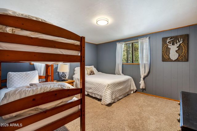 696 E Woodland Lake Road, Pinetop, AZ 85935