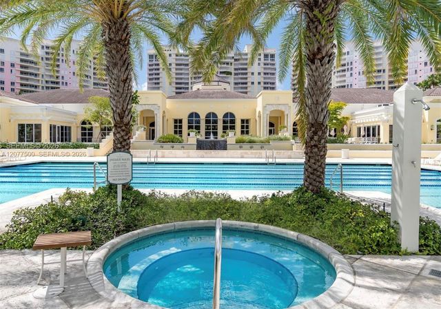 791 Crandon Boulevard PH04, Key Biscayne, FL 33149