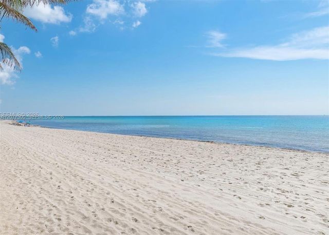 791 Crandon Boulevard PH04, Key Biscayne, FL 33149