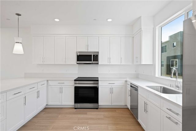 27318 Bear Creek Lane, Valencia, CA 91381