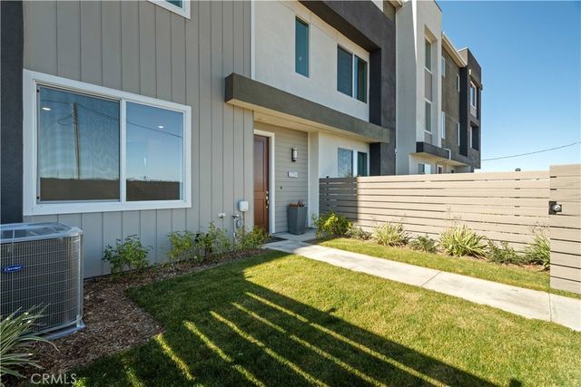 27318 Bear Creek Lane, Valencia, CA 91381