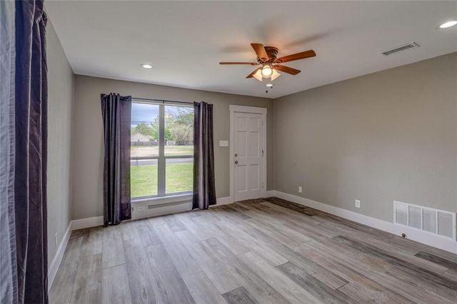 623 N Main ST, Rockdale, TX 76567