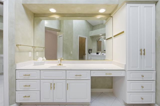 2021 SE TWIN BRIDGE CIRCLE, Ocala, FL 34471