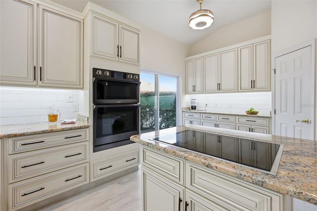 2021 SE TWIN BRIDGE CIRCLE, Ocala, FL 34471