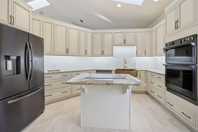 2021 SE TWIN BRIDGE CIRCLE, Ocala, FL 34471