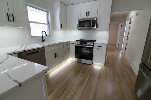 324 Parkside Avenue, Itasca, IL 60143