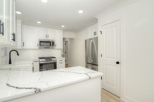 324 Parkside Avenue, Itasca, IL 60143