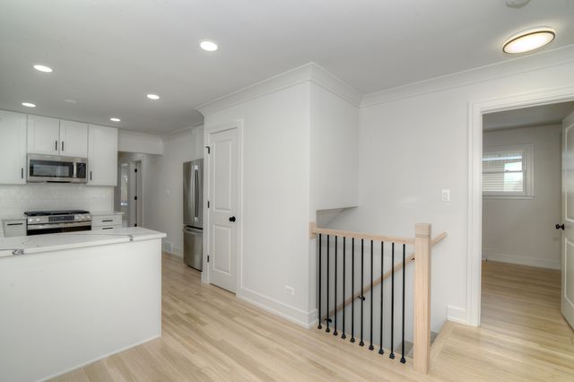 324 Parkside Avenue, Itasca, IL 60143