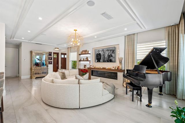 436 NE Wavecrest Way, Boca Raton, FL 33432