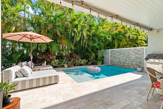 436 NE Wavecrest Way, Boca Raton, FL 33432