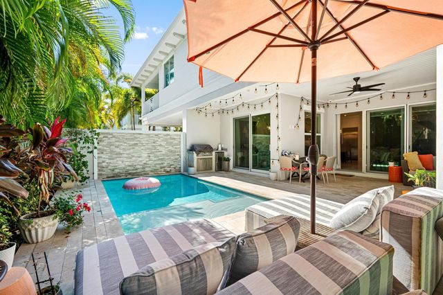 436 NE Wavecrest Way, Boca Raton, FL 33432