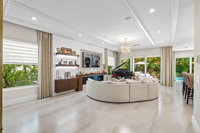 436 NE Wavecrest Way, Boca Raton, FL 33432