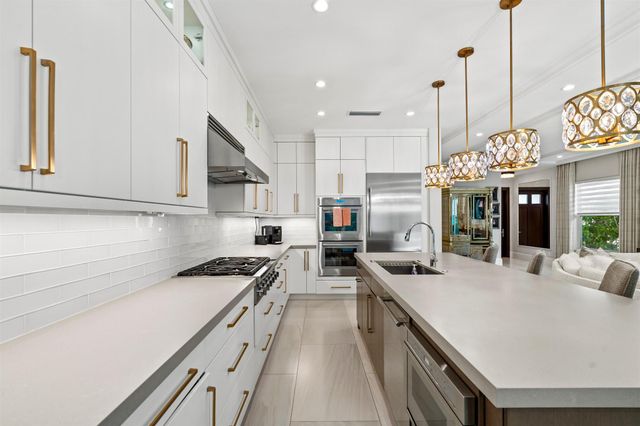 436 NE Wavecrest Way, Boca Raton, FL 33432