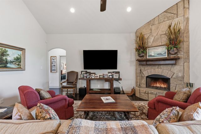 253 Maral Lane, Azle, TX 76020