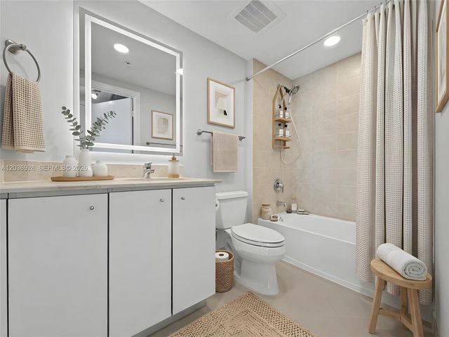 9055 SW 73rd Ct 1004, Pinecrest, FL 33156
