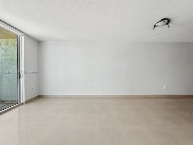 9055 SW 73rd Ct 1004, Pinecrest, FL 33156