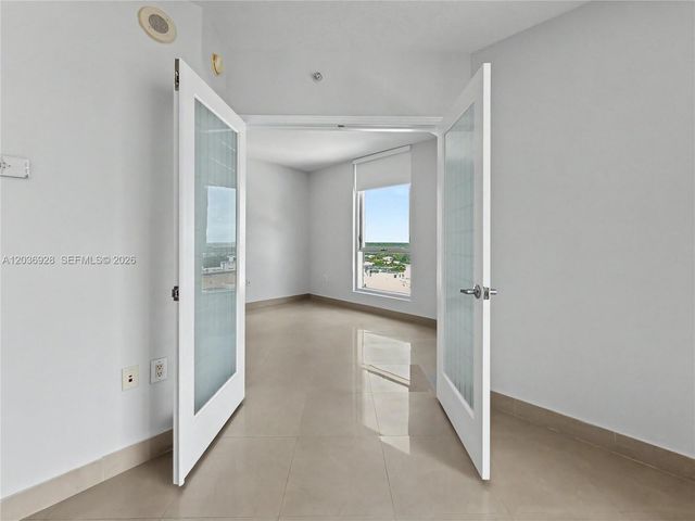 9055 SW 73rd Ct 1004, Pinecrest, FL 33156