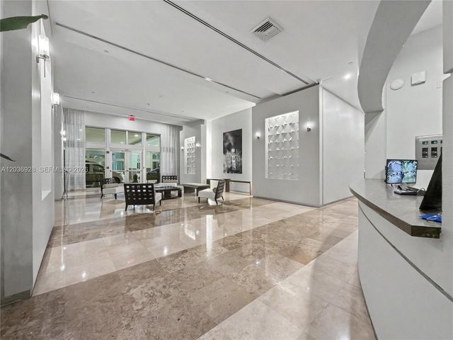 9055 SW 73rd Ct 1004, Pinecrest, FL 33156
