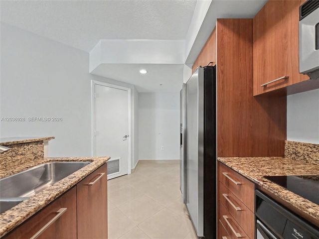 9055 SW 73rd Ct 1004, Pinecrest, FL 33156