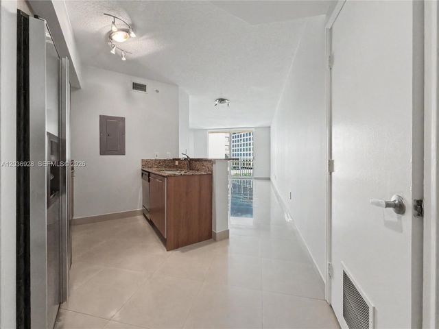 9055 SW 73rd Ct 1004, Pinecrest, FL 33156