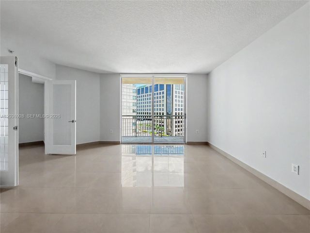 9055 SW 73rd Ct 1004, Pinecrest, FL 33156
