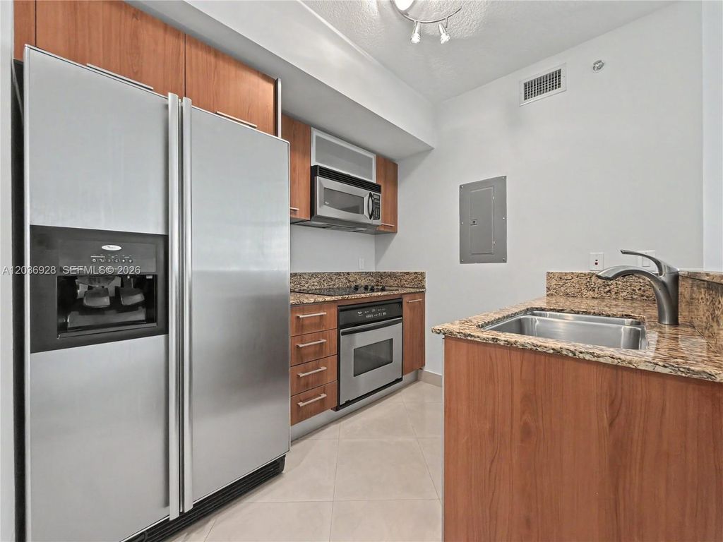9055 SW 73rd Ct 1004, Pinecrest, FL 33156