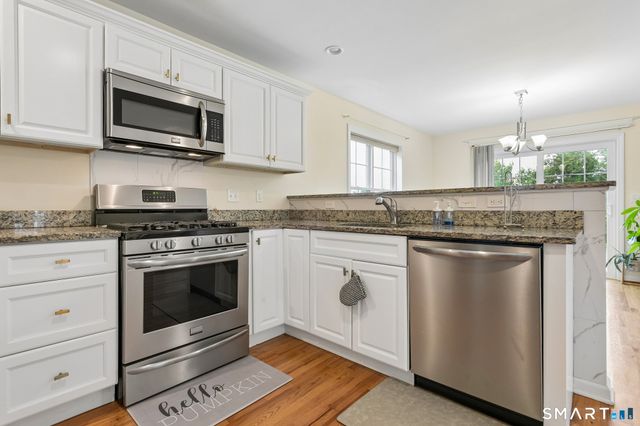 34 Lexington Gardens 34, North Haven, CT 06473