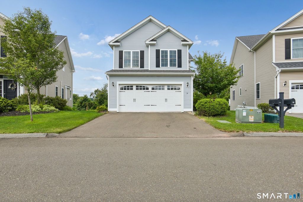 34 Lexington Gardens 34, North Haven, CT 06473