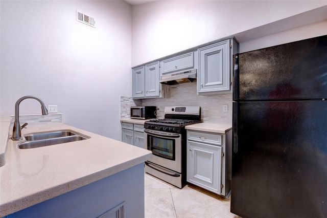 10703 Highland Woods Drive, Sugar Land, TX 77498