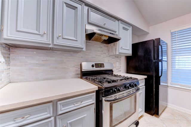 10703 Highland Woods Drive, Sugar Land, TX 77498